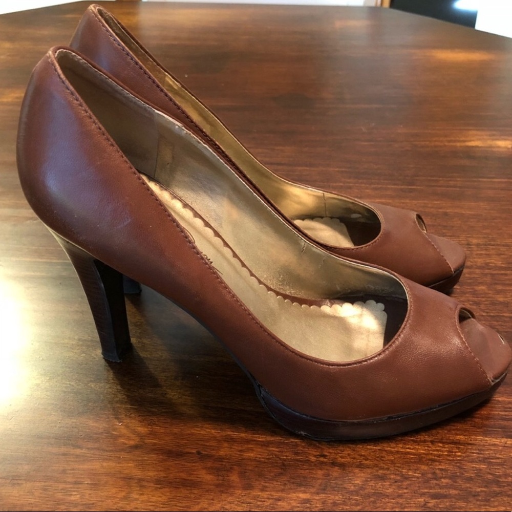 Jessica Simpson Brown Pumps